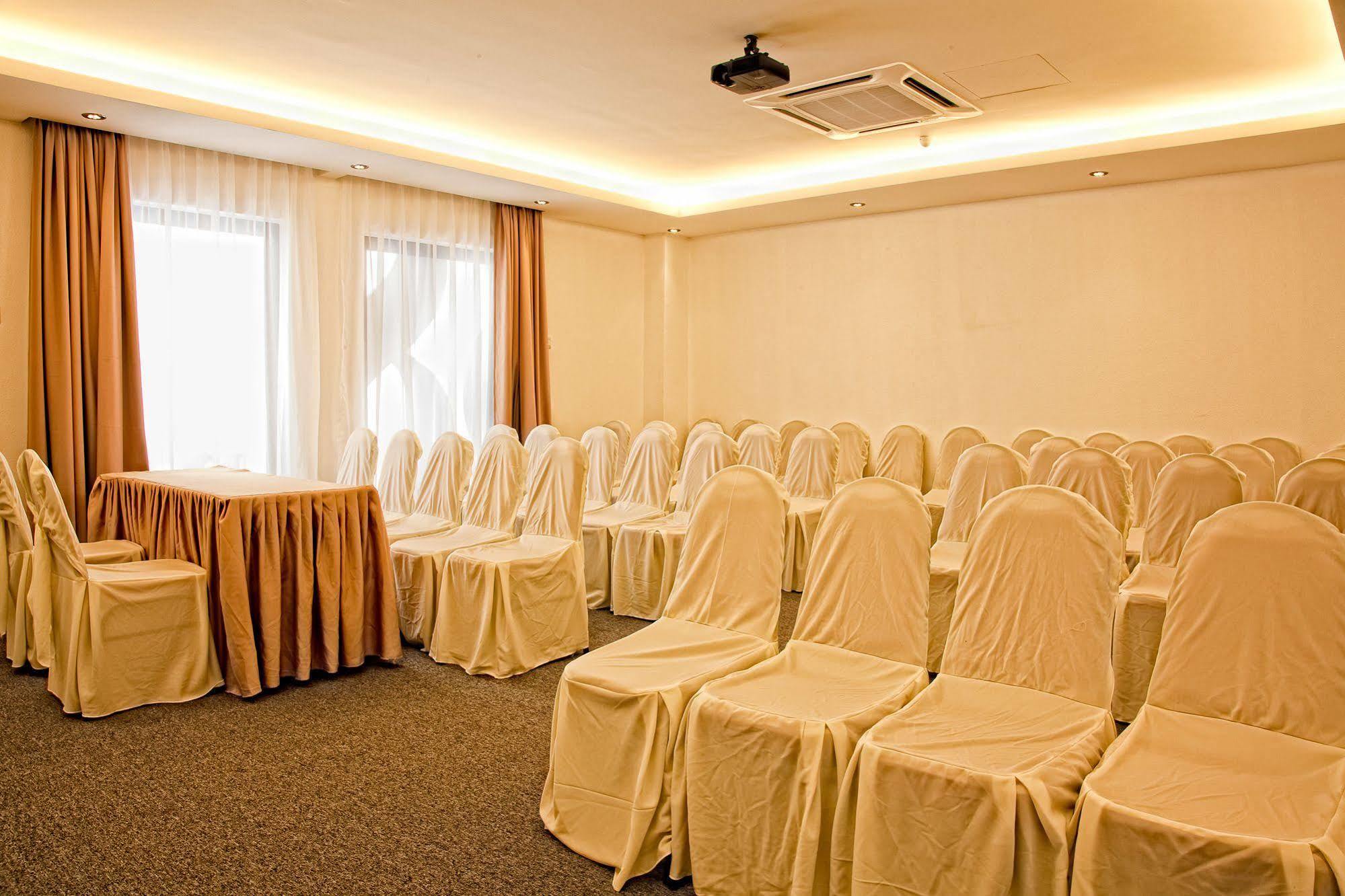 The Leverage Business Hotel - راوانغ المظهر الخارجي الصورة